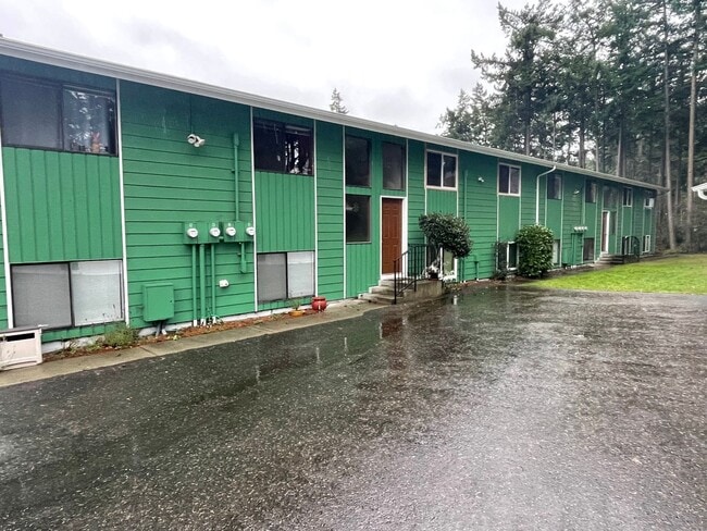 Photo - Fantastic, Modern 2 Bedroom Apartment with Small Garage!!