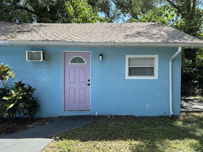 Building Photo - 905 E Crawford St