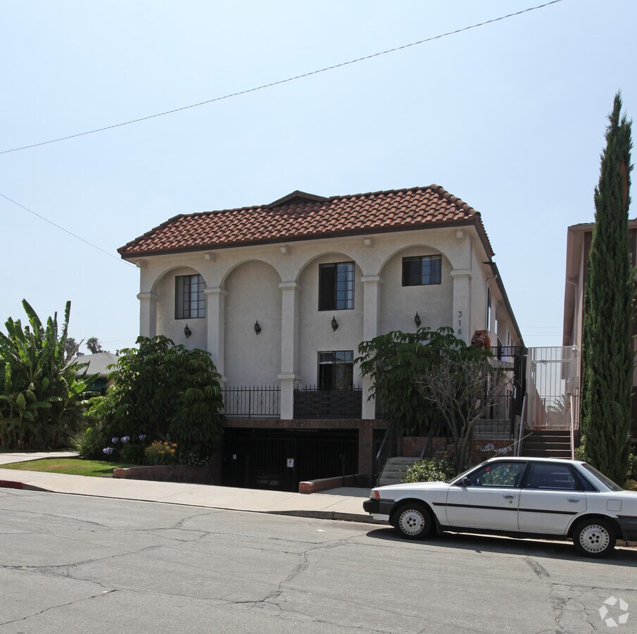Photo - 316 E Elmwood Ave