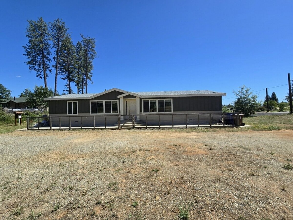 Photo - 3 bedroom, 2 bath, pet friendly home