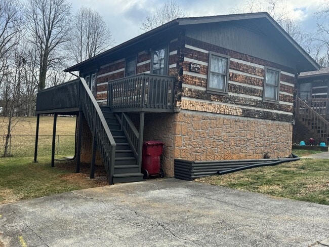 Building Photo - 2 Bedroom 2 Bathroom Home in Johnson City, TN