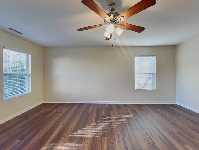 Photo - 235 Aershire Ct