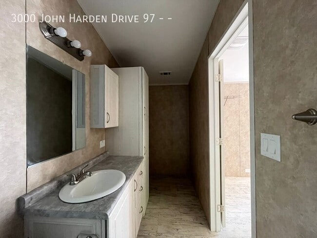 Photo - 3000 John Harden Dr