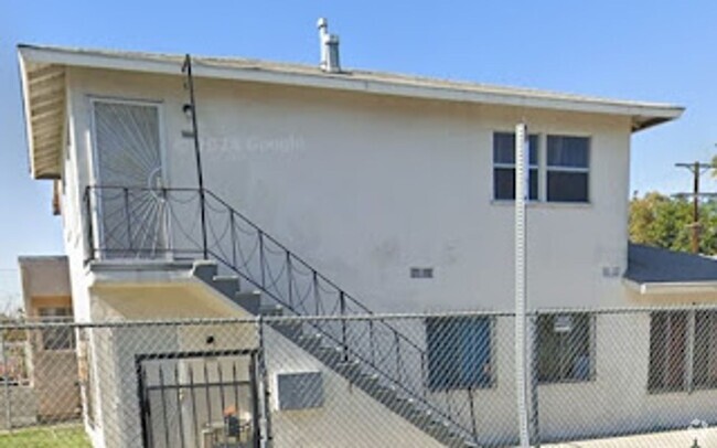 Building Photo - LARGE 2nd story 2bd/1ba Unit 4425 Rental