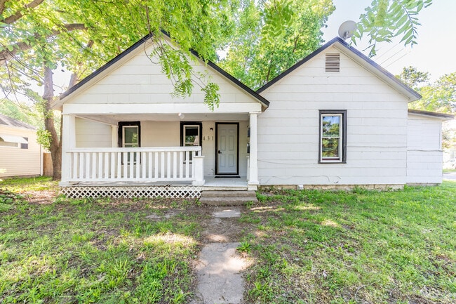 Building Photo - 431 Moro St