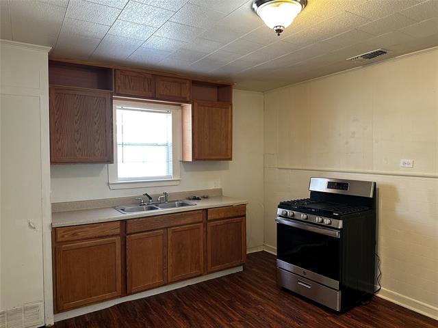 Photo - 701 Cranford St