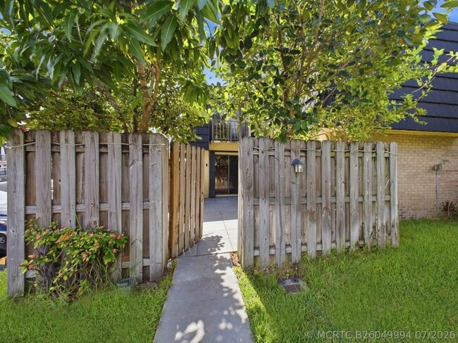 Photo - 105 Woodland Rd