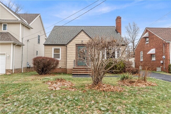 Photo - 25731 Farringdon Ave