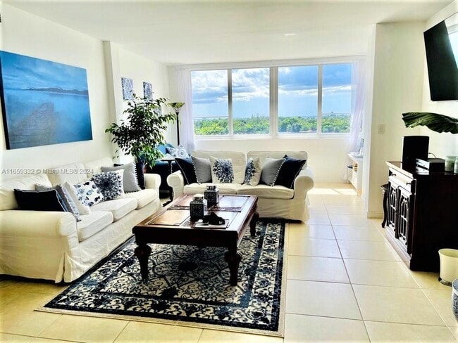 Photo - 5005 Collins Ave