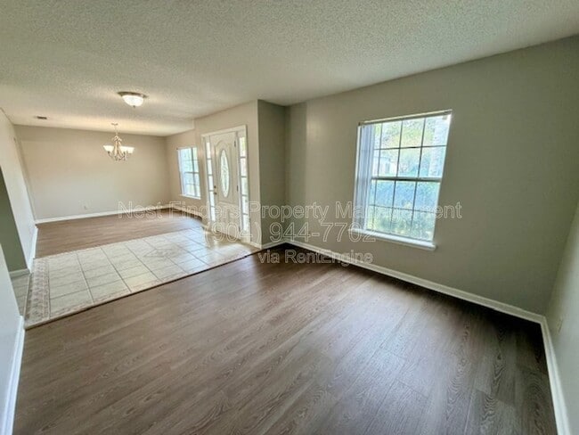 Photo - 2094 Forest Gate Dr W