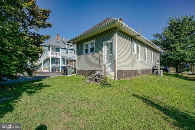 Building Photo - 37 Carroll Ave