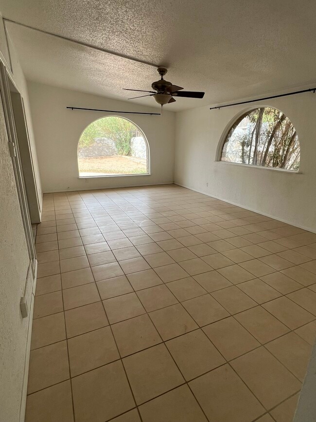 Photo - 10301 Album Ave