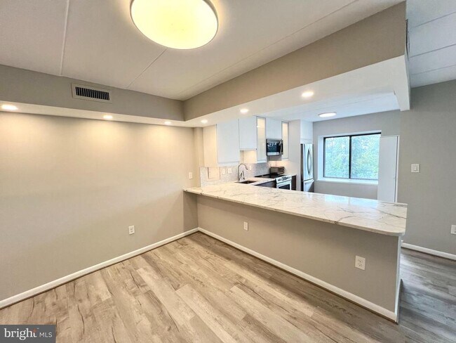 Photo - 118 Roberts Ln Unit 300