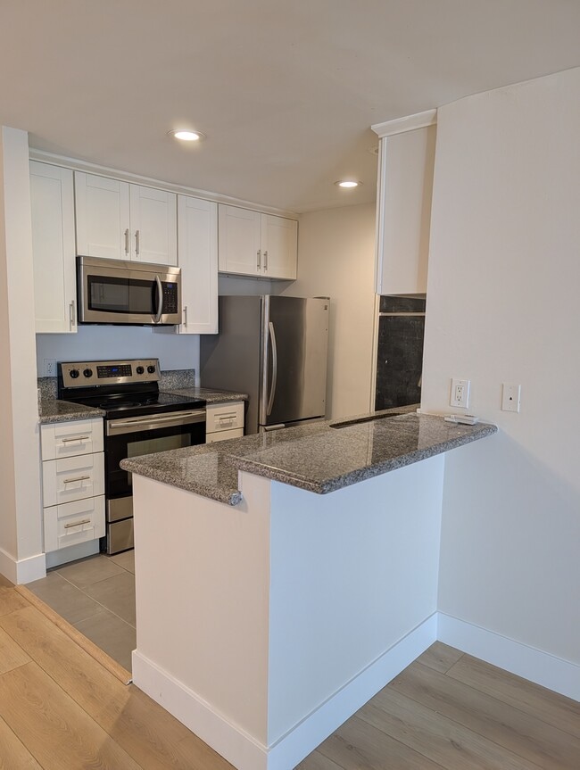 Building Photo - 7777 W 91st St Unit E
