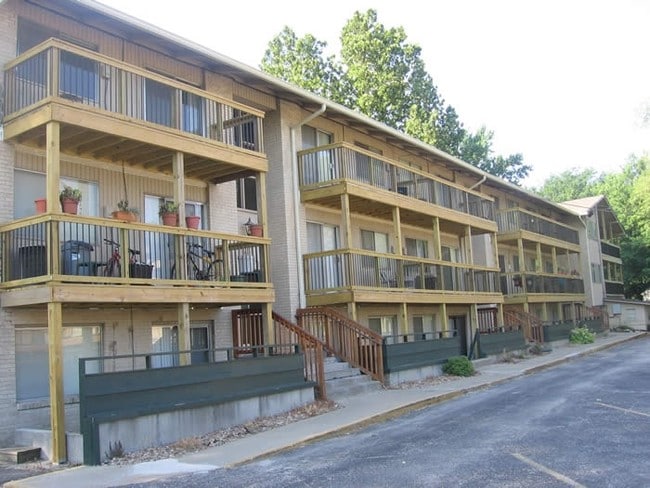 Somerset Villa Apartments - Somerset Villa