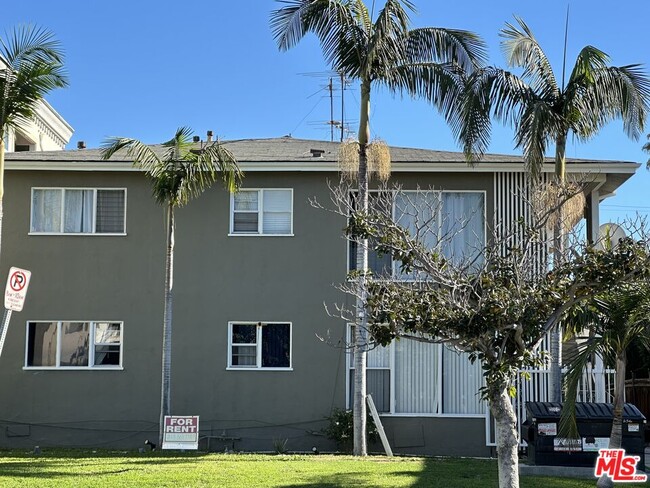 Building Photo - 342 1/2 S Serrano Ave