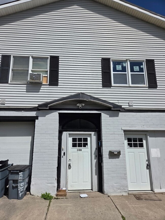 Building Photo - 108 Ball St Unit 108 Ball St Apt 4