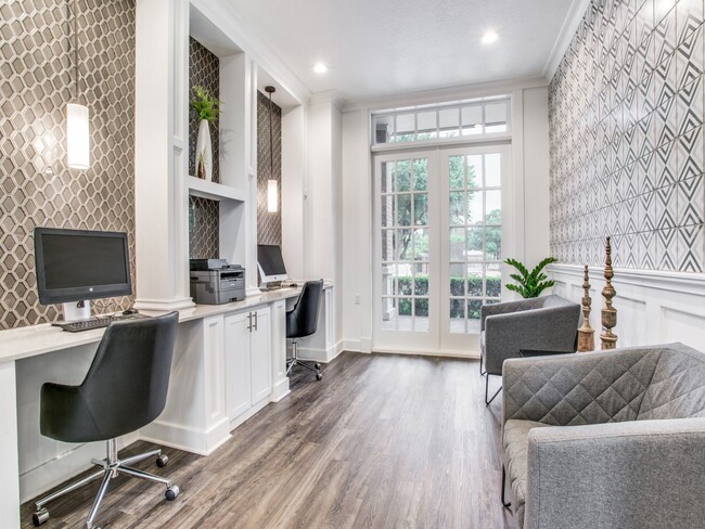 Photo - Churchill on the Park