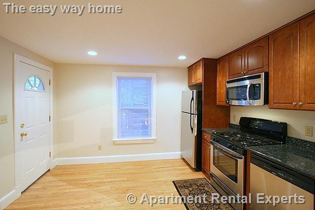 Building Photo - 429 Franklin St Rental