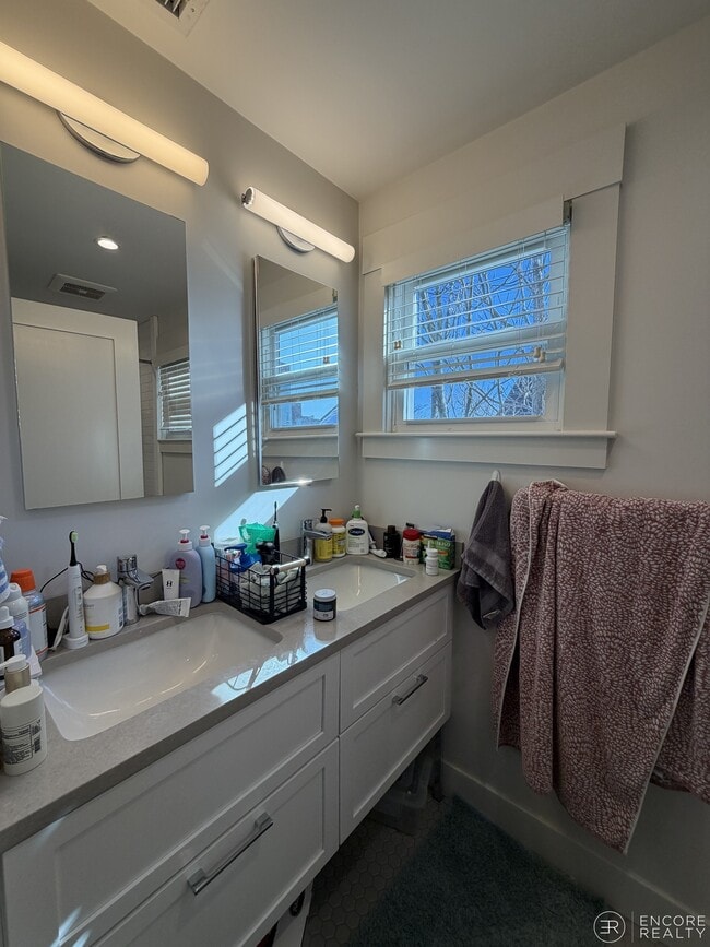 Photo - 208 Banks St Unit 208