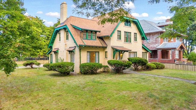 Photo - 7370 La Salle Blvd