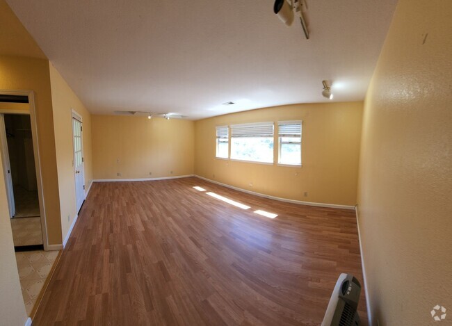 Building Photo - 5 Bedroom 3 Bath close to Poly, hiking and... Rental