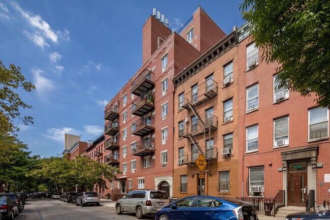 Photo - 567 Warren Street