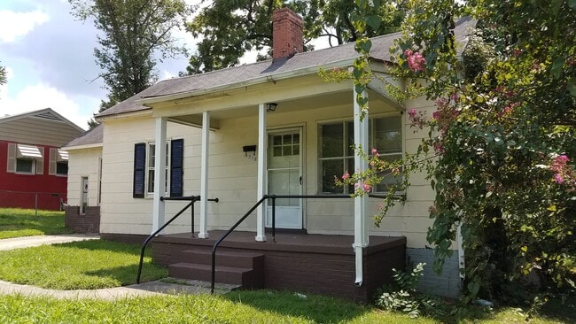 Building Photo - 1318 E Cone Blvd Rental