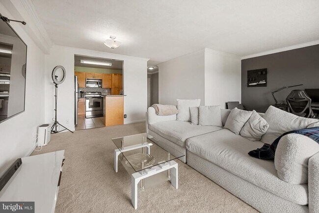 Photo - 205 Yoakum Pkwy Unit 902