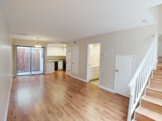 Disponible apartamento de 1 dormitorio y 1,5 baños.