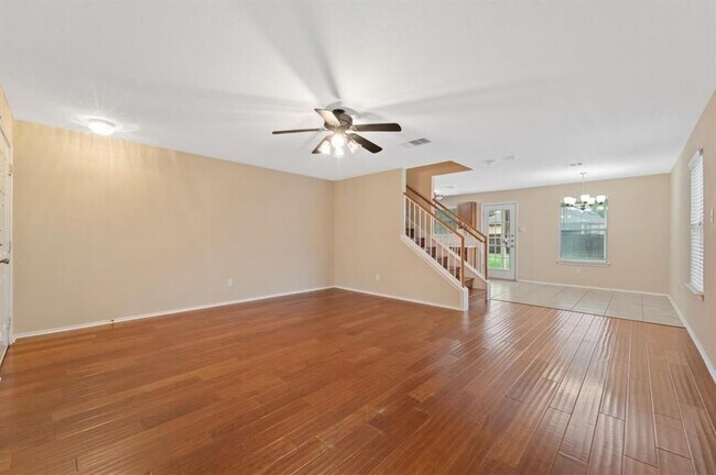 Photo - 909 Remington Dr