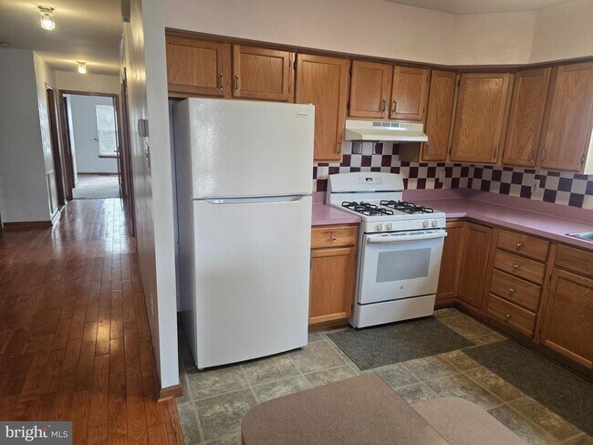 Photo - 524 Longshore Ave