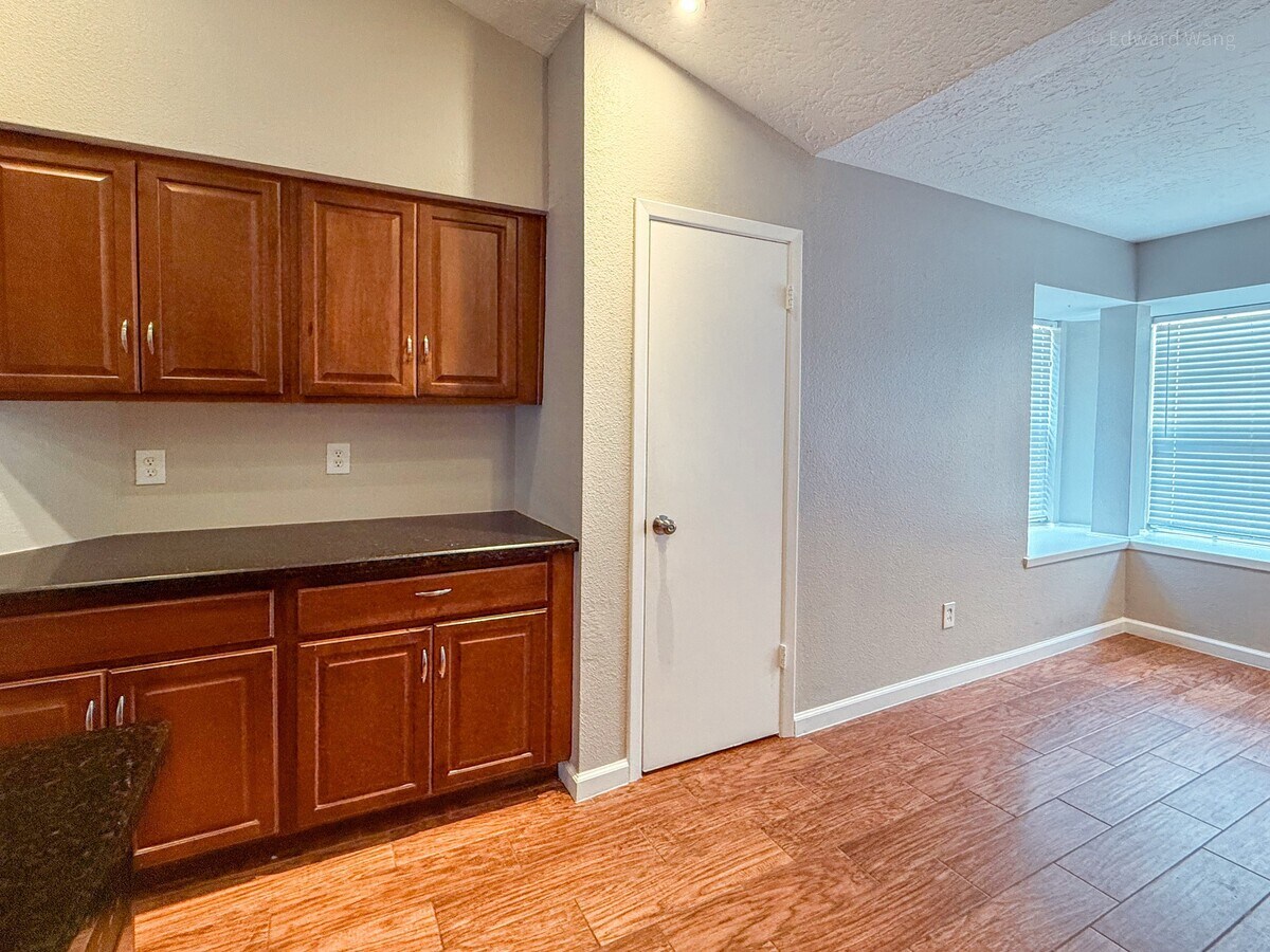 Photo - 530 Belwin Dr