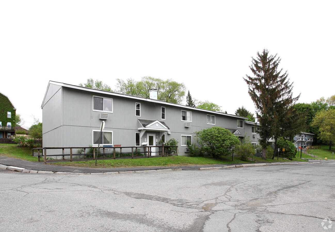 Greenfield Gardens - Greenfield Gardens Townhomes