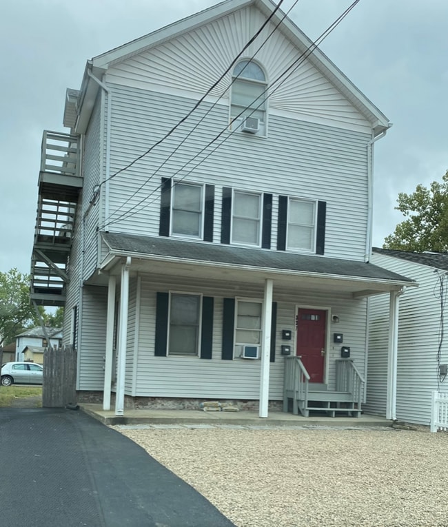 Building Photo - 337 Montcalm St