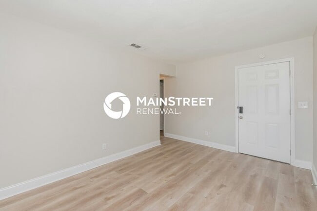 Photo - 3 Bedroom Pet-Friendly Home in Tampa, FL with Main Street Renewal
