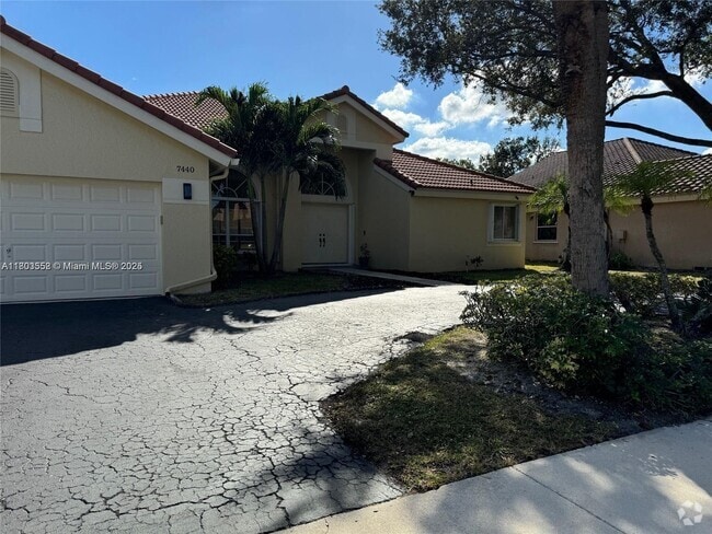 Building Photo - 7440 NW 65th Ln Rental