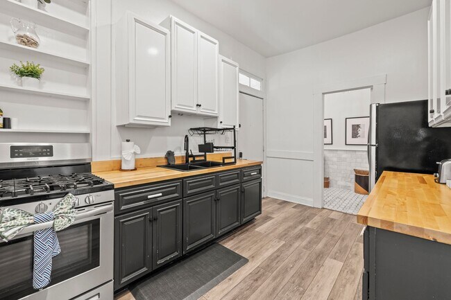 Photo - Lower Unit Available May 4