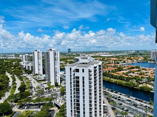 Photo - 20281 E Country Club Dr Unidad 2405