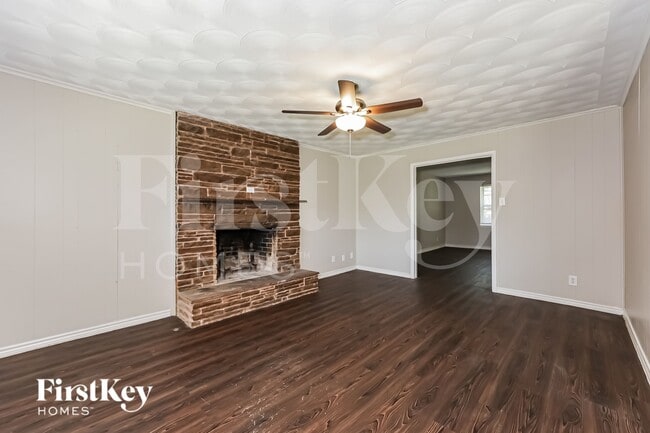 Photo - 902 Poinsettia Dr