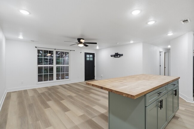 Photo - 526 Wilmore Rd