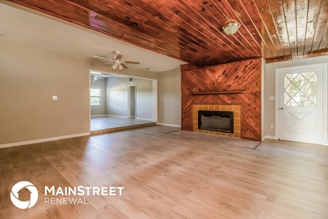 Photo - 579 N Lake Ave