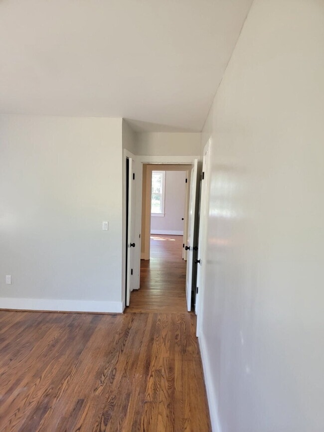 Building Photo - "Charming 3-Bed Retreat with Gleaming Hard... Rental