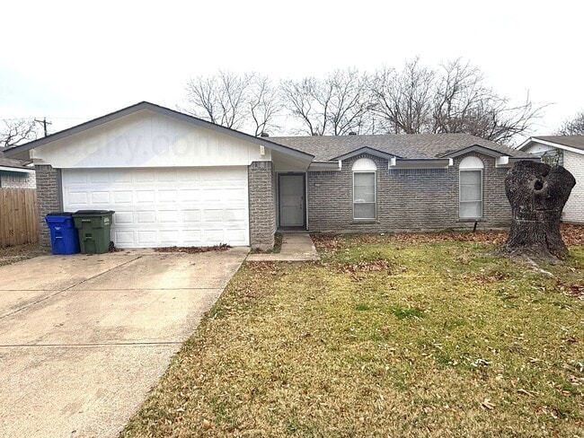 Building Photo - AVAILABLE NOW!!! 3-Bed 2-Bath with 2-car Garage