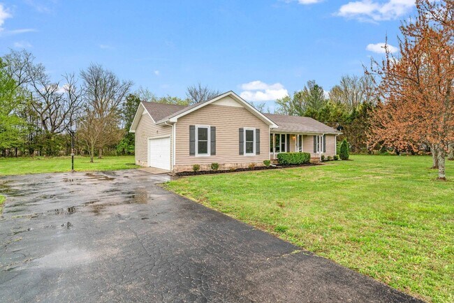 Photo - Murfreesboro Main Level Living with Spacio...