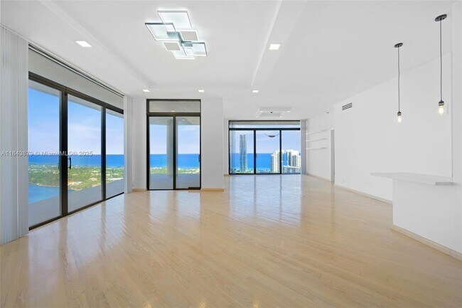 Photo - 19355 Turnberry Way Unidad PHK