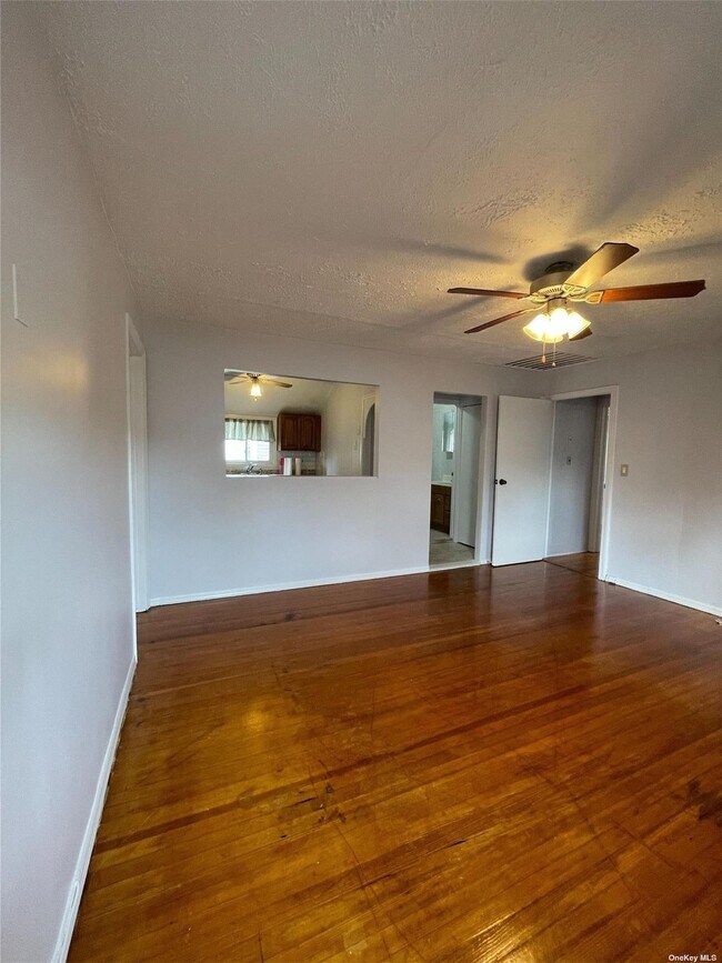 141 Sycamore St Townhome Townhome Rental in West Hempstead NY