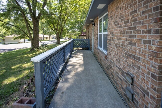 Photo - 3 Bed 2 Bath Home in Meadowbrook West Neig...