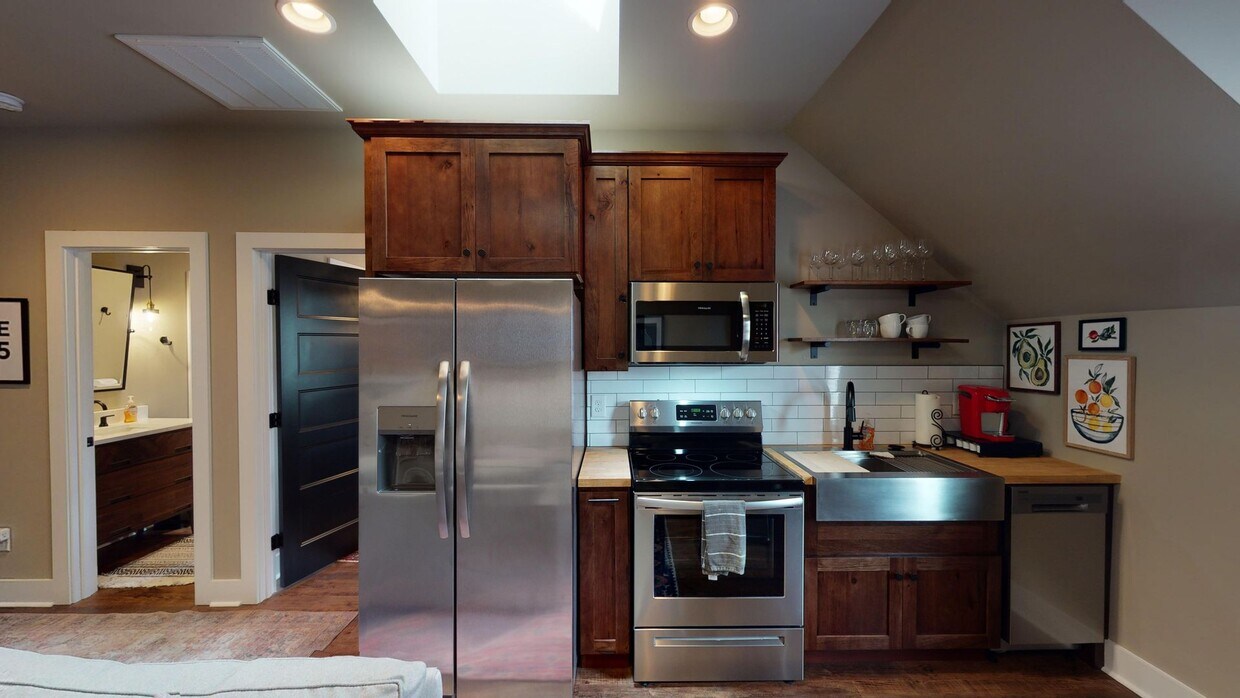 Cozy Fully Furnished Edgehill Apartment- A... - Cozy Fully Furnished Edgehill Apartment- A...