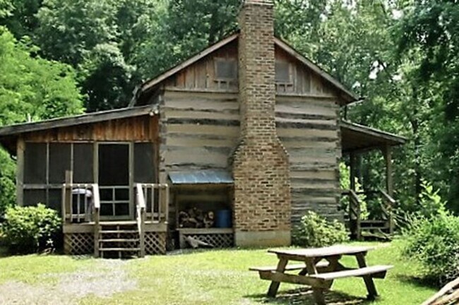 Building Photo - Highland's Cabin is a rustic 1BR, 1 Ba log... Rental